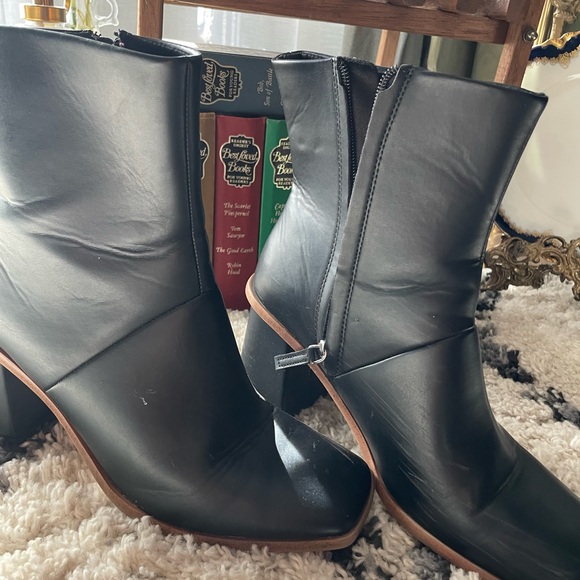 Time and Tru Black Block Heel Ankle Boots - Picture 3 of 7